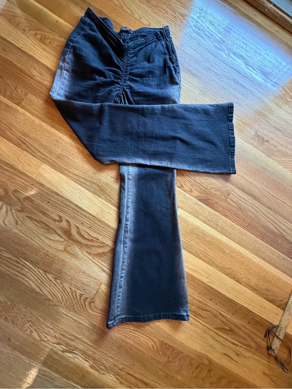 AKIRA Low Rise Flare Jeans Scrunch Washed Black Large